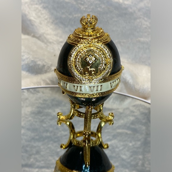 Vintage Joan Rivers Imperial Treasures The Time Piece Enamel Egg Built in Clock - Picture 4 of 8